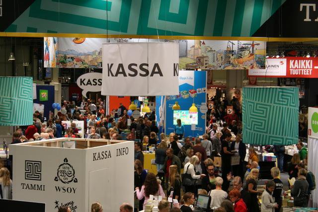 Tömeg a könyvkiállításon
